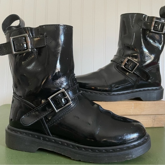 Dr. Martens VI Patent Leather Buckled Engineer Boots *Thailand* - Picture 3 of 11